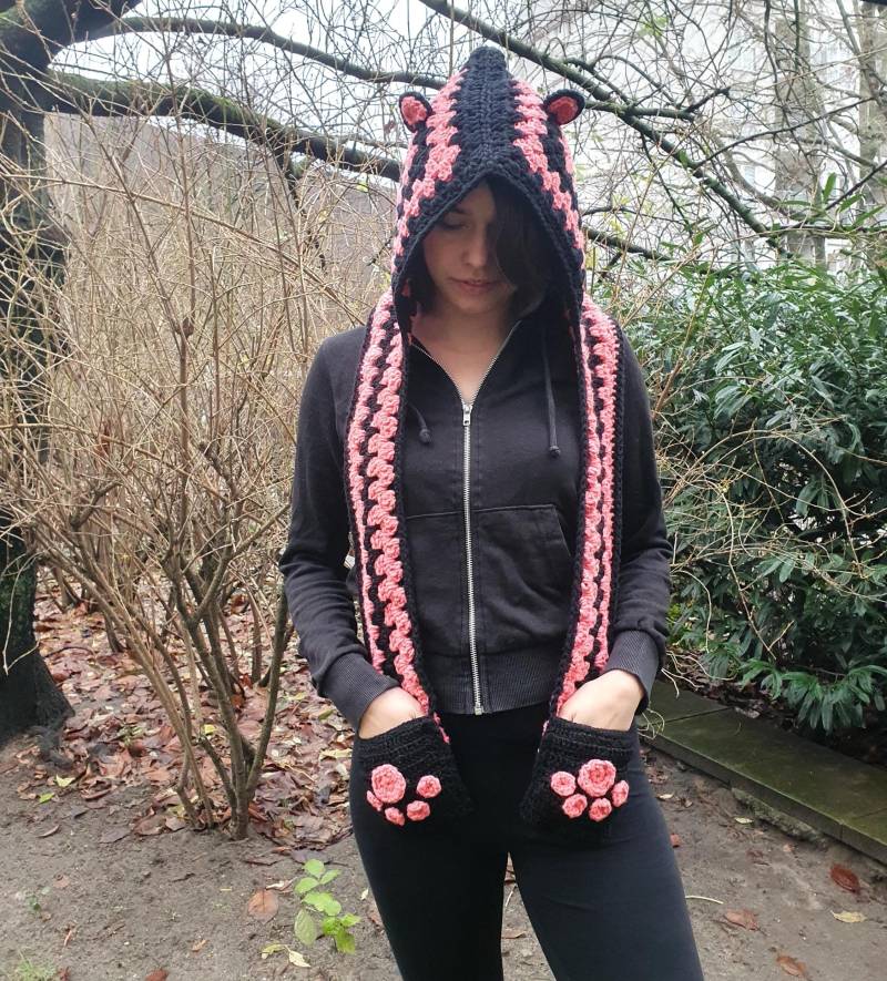 Häkel Scoodie Mützenschal Mit Katzenohren Granny Square Balaclava Mütze Schal Katze Taschen Emo Gothic von LanaLunaCrochetArt