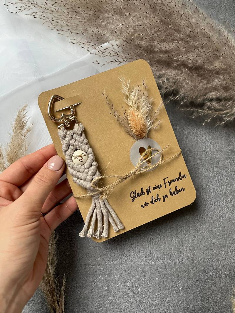 Beste Freundin - Herz Personalisierter Schlüsselanhänger Makramee Boho Anhänger Geschenk Geburtstagsgeschenk Beste Freundin - Herz Personalisierter Schlüsselanhänger Makramee Boho Anhänger Geschenk Geburtstagsgeschenk von LanasWollstuecke