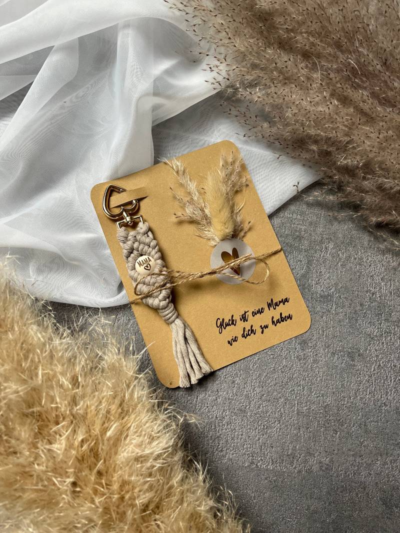 Beste Mama - Muttertag Personalisierter Schlüsselanhänger Makramee Boho Anhänger Geschenk Geburtstagsgeschenk Beste Mama - Muttertag Personalisierter Schlüsselanhänger Makramee Boho Anhänger Geschenk Geburtstagsgeschenk von LanasWollstuecke