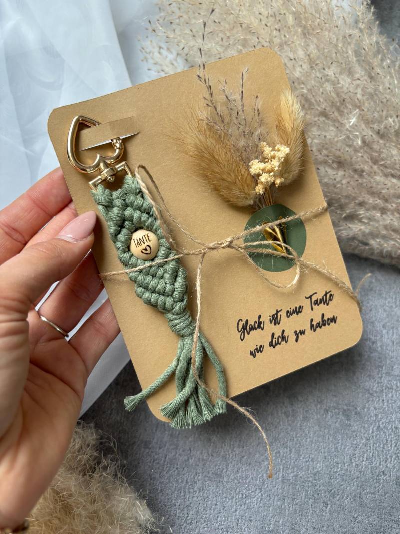 Beste Tante - Herz Personalisierter Schlüsselanhänger Kleinigkeit Boho Makramee Anhänger Geschenkset Geburtstagsgeschenk von LanasWollstuecke