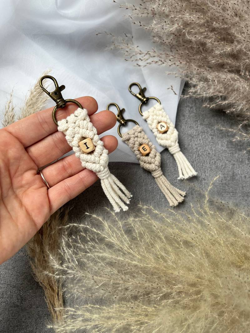 Personalisierter Schlüsselanhänger Makramee Boho Hauskauf Weihnachten Muttertag Vatertag Gastgeschenk Jga Ostern Junggesellenabschied Personalisierter Schlüsselanhänger Makramee Boho Hauskauf Weihnachten Muttertag Vatertag Gastgeschenk Jga Ostern Junggesellenabschied von LanasWollstuecke