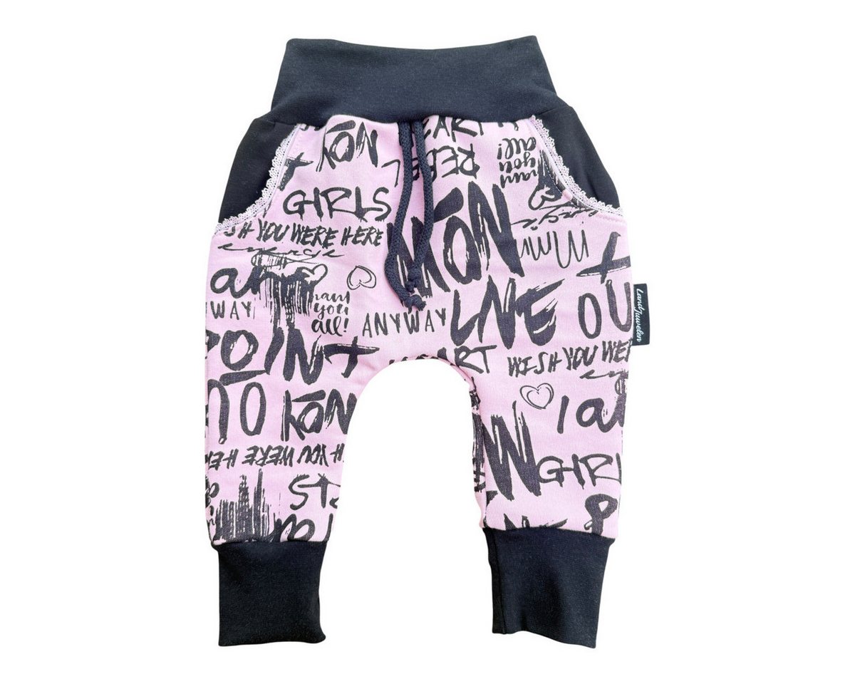 Land-Juwelen Stoffhose Handmade Typo Look Mädchen (1-tlg) Stoffhose, Jogginghose, Jogger, Sporthose, Chino von Land-Juwelen