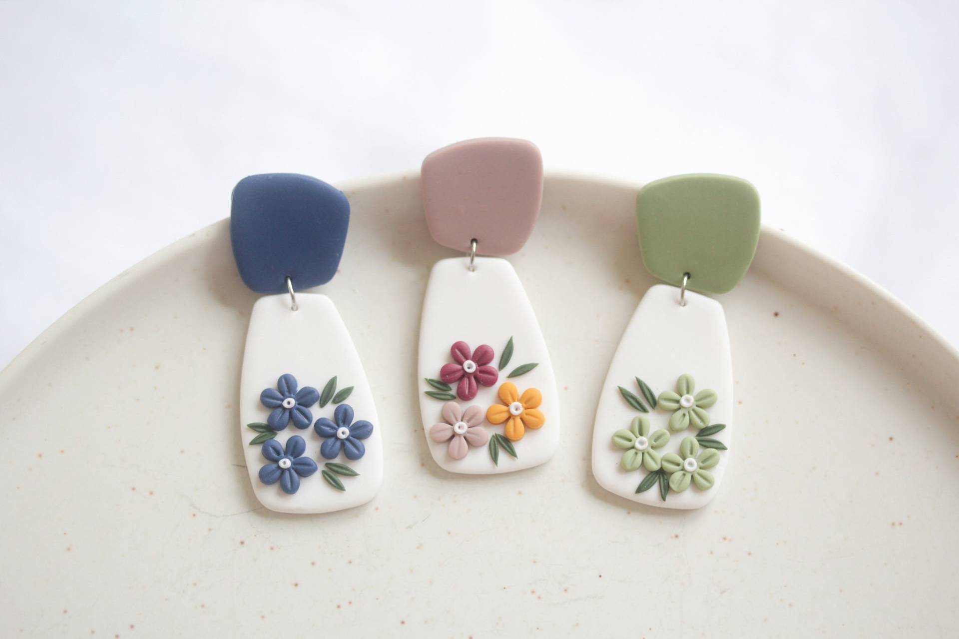 Marineblaue, Salbeigrüne Oder Mauve Polymer Clay Statement Ohrringe. Handgemachte Blume, Lange Moderne Design Ohrringe Marineblaue, Salbeigrüne Oder Mauve Polymer Clay Statement Ohrringe. Handgemachte Blume, Lange Moderne Design Ohrringe von LandOfJewellery