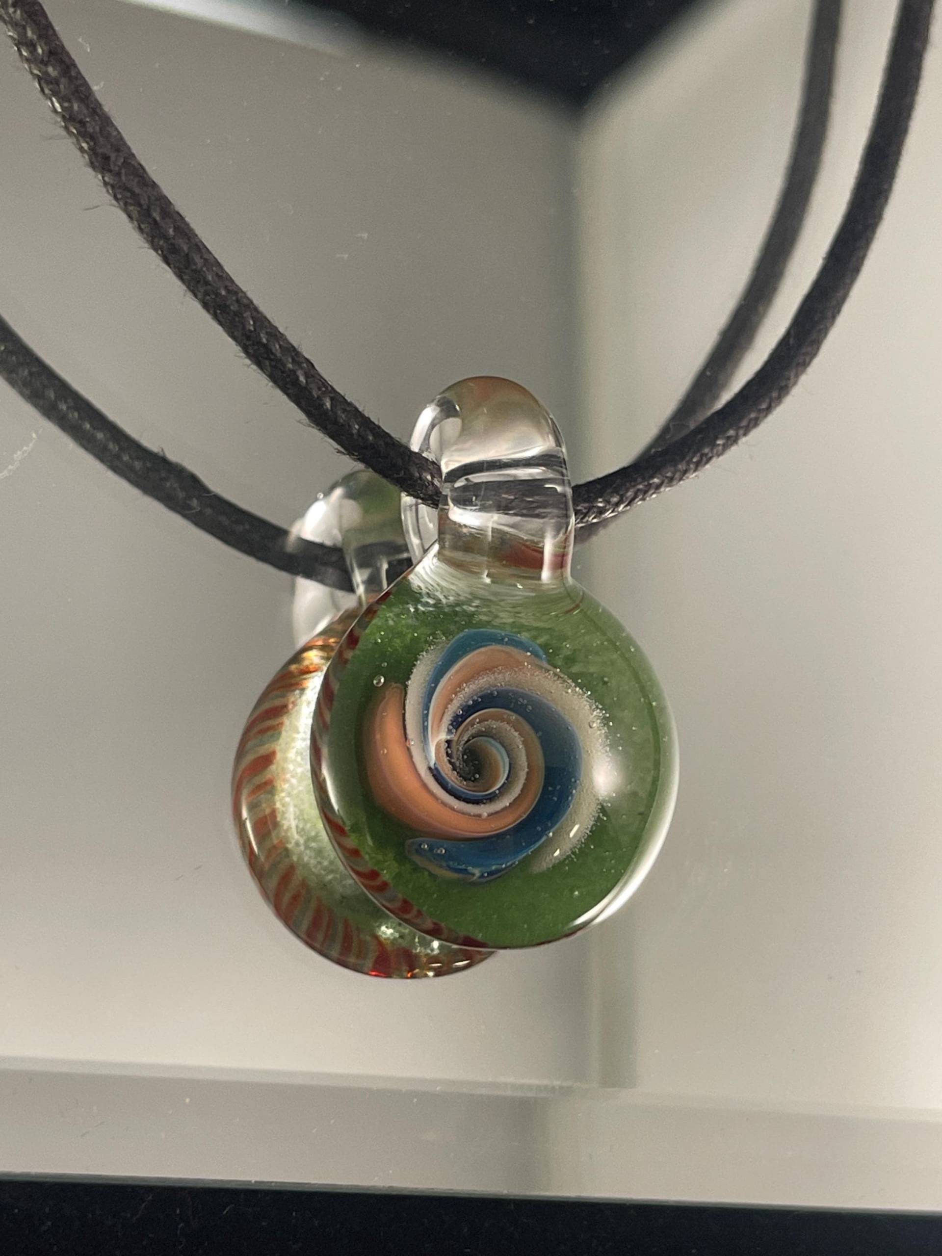 3D Vortex Swirl Anhänger 3D Vortex Swirl Anhänger von LandOfTheSkyGlass