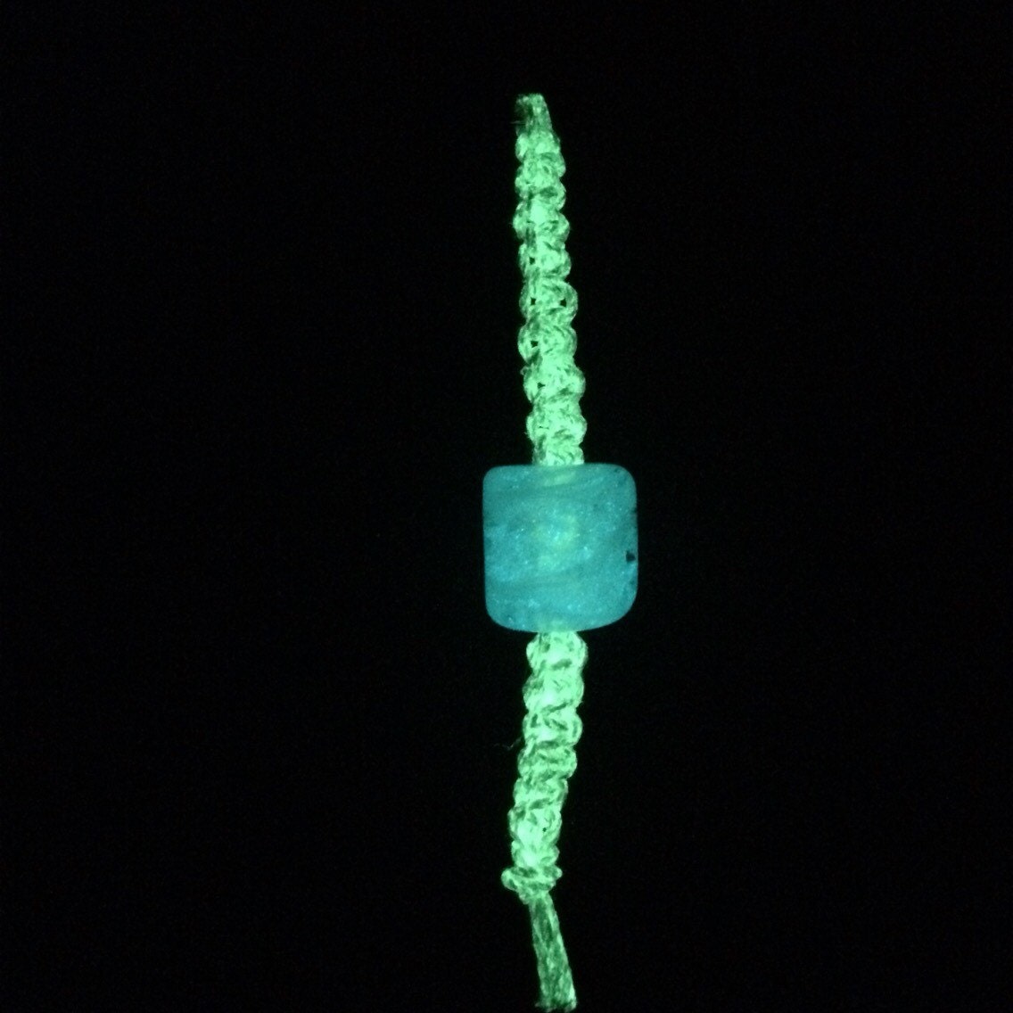 Schlüsselanhänger Glow in The Dark Glass Hanf Schlüsselanhänger Glow in The Dark Glass Hanf von LandOfTheSkyGlass