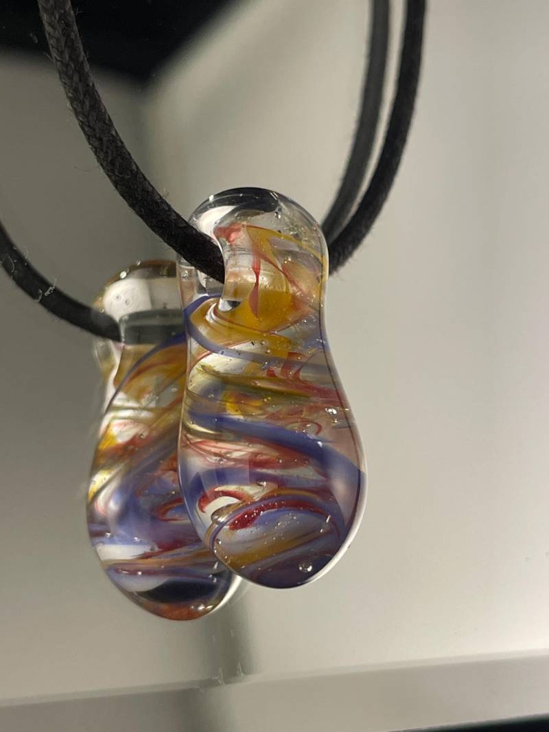 Silber Rauchfarbige Glas Swirl Anhänger Halskette Silber Rauchfarbige Glas Swirl Anhänger Halskette von LandOfTheSkyGlass