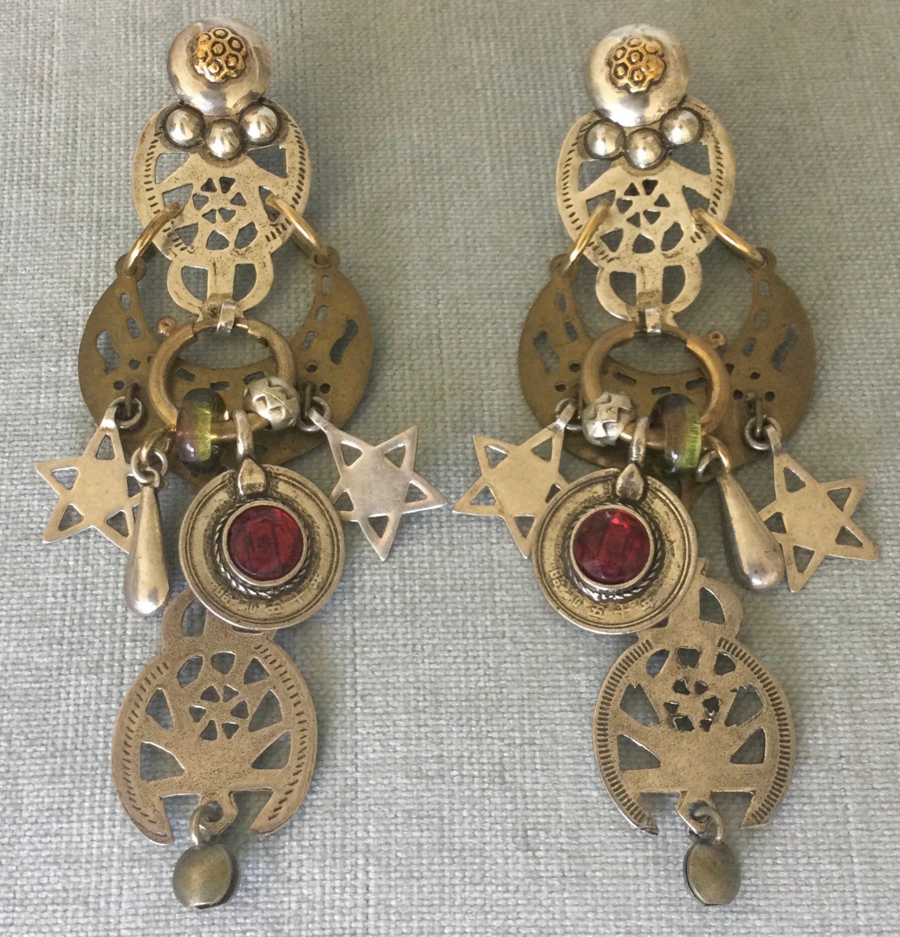 Zoe Kostengünstige Erinnerung Signiert Celestial Byzantine Stern Glas Charms Tropfen Baumeln Ohrringe Silber Gold Metall Vintage Designer Runway Zoe Kostengünstige Erinnerung Signiert Celestial Byzantine Stern Glas Charms Tropfen Baumeln Ohrringe Silber Gold Metall Vintage Designer Runway von LandOfVastDesires