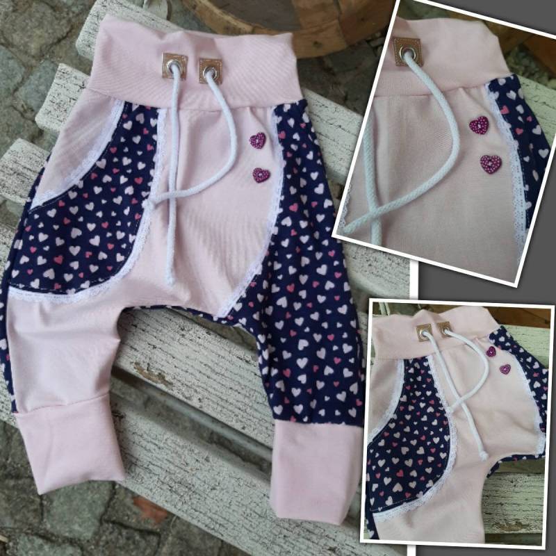 Pumphose Herzen Herzchen Knöpfe Dunkelblau Rosa Spitze Wunschgröße von Landjuwel