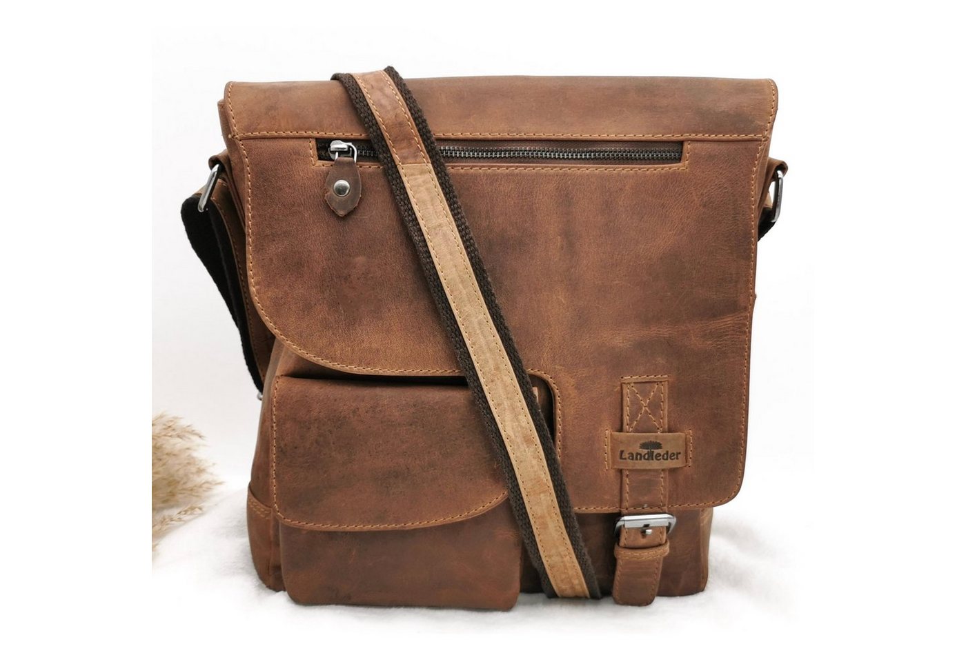 Landleder Umhängetasche Old School - Messenger-Postbag A4, naturbelassenes Büffelleder von Landleder