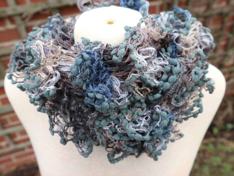 Handarbeit Rüschenschal Spiralschal Stola Häkelschal von Landmum