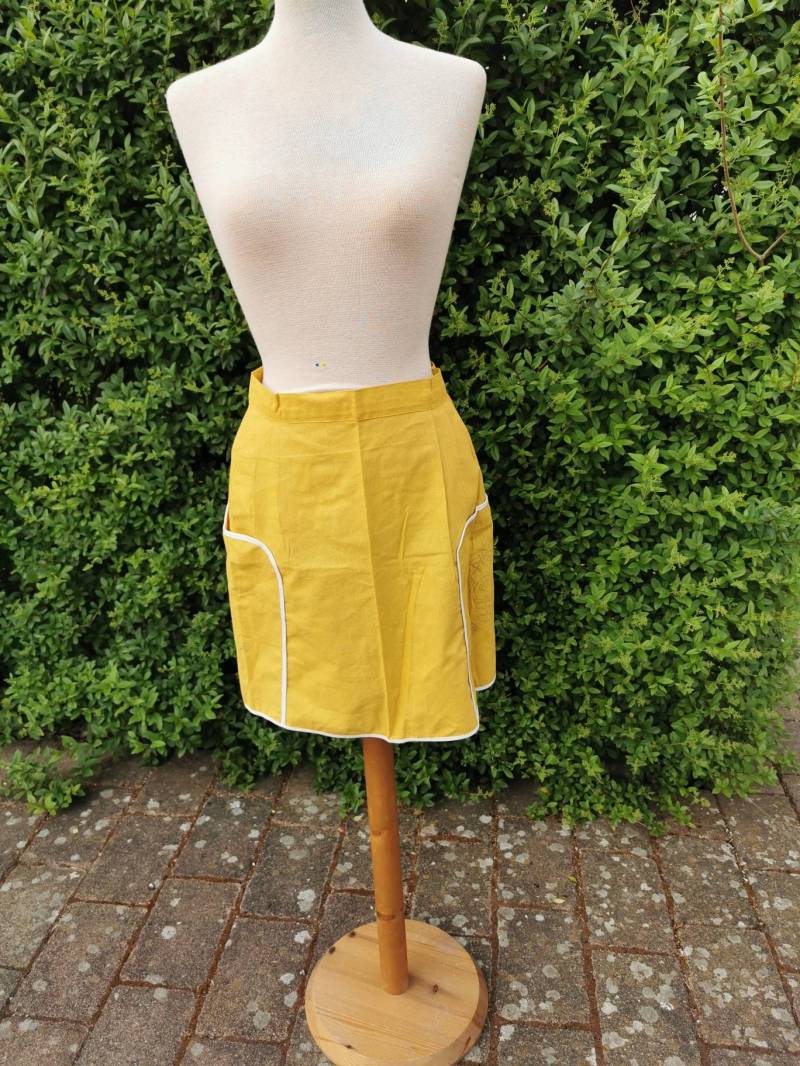 Schürze Zum Besticken Vorgezeichnet Apron Diy Vintage Zauberhaft 60Er Jahre Kochschürze Küchenschürze Kittel Leinen Stickpackung Halbschürze von Landmum