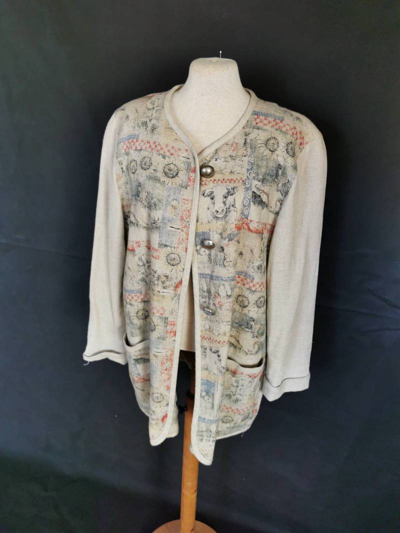Spitzstein Jacke Jaket Beige Mit Aufdruck Fabelhafte Damen Leinen Trachtenjacke Gr.40 Vintage von Landmum