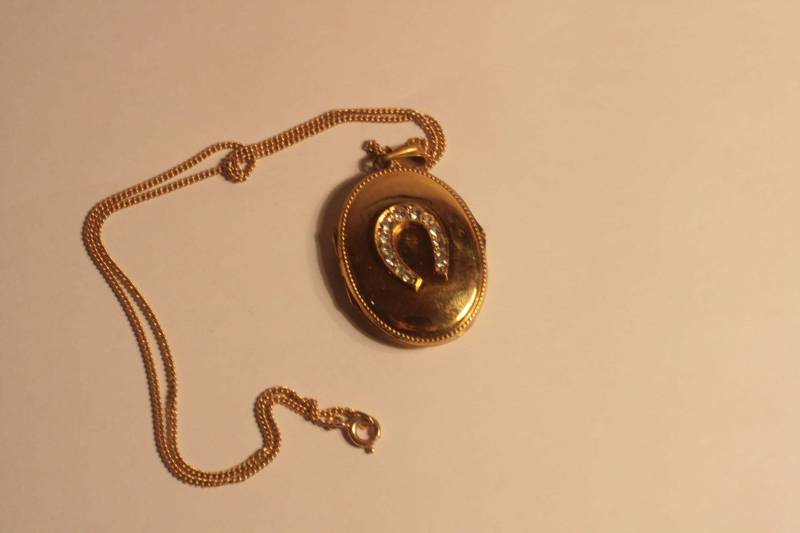 Vintage 50Er Medallion Fotoanhänger Brosche Gold Double Mit Kette von Landmum