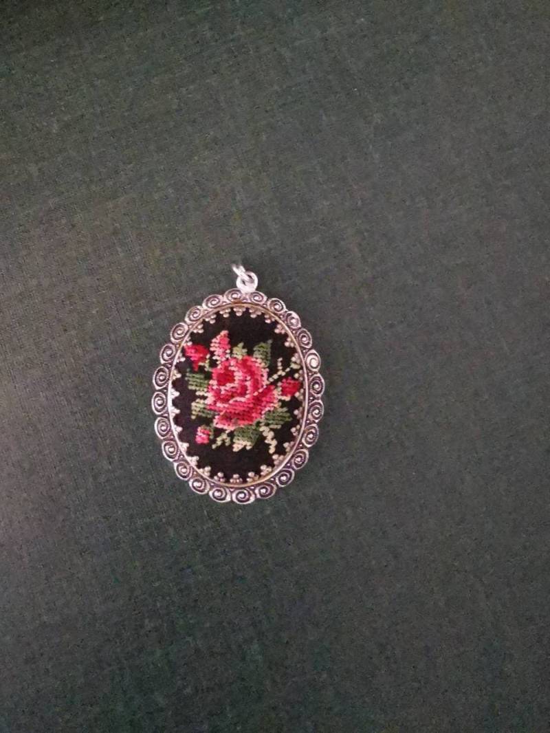 Vintage 50Er Medallion Petit Point Kette Amulett Rose von Landmum