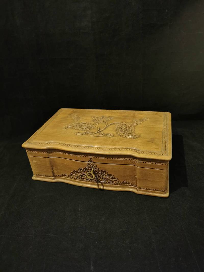 Wundervolle Geschnitzte Alte Holz Dose Deckeldose Schmuckdose Schatulle Vintage Schmuckschatulle Kiste von Landmum