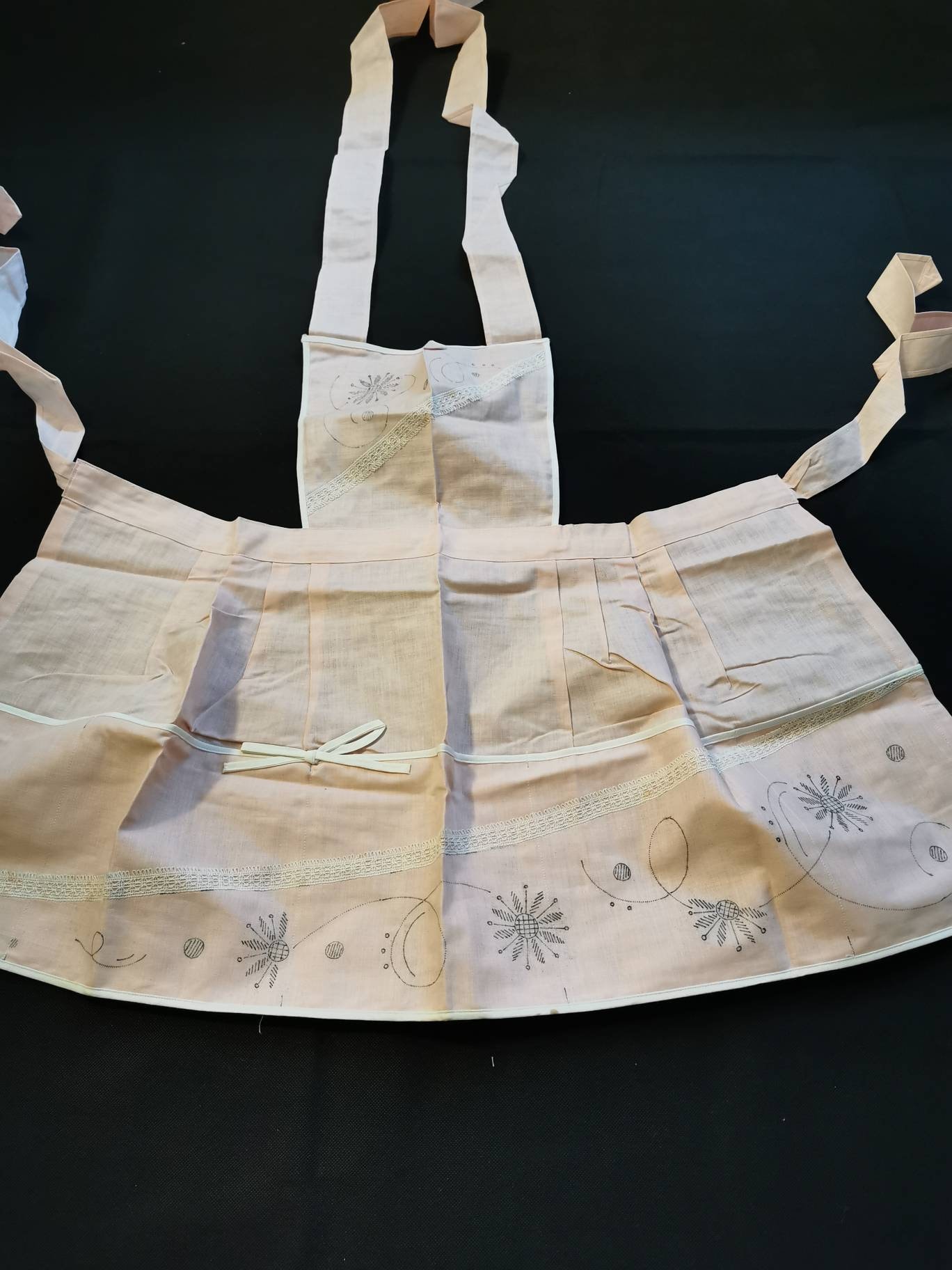 Zum Besticken Vorgezeichnete Schürze Rosa Diy Vintage Zauberhaft 60Er Jahre Kochschürze Küchenschürze Kittel Leinen Stickpackung von Landmum