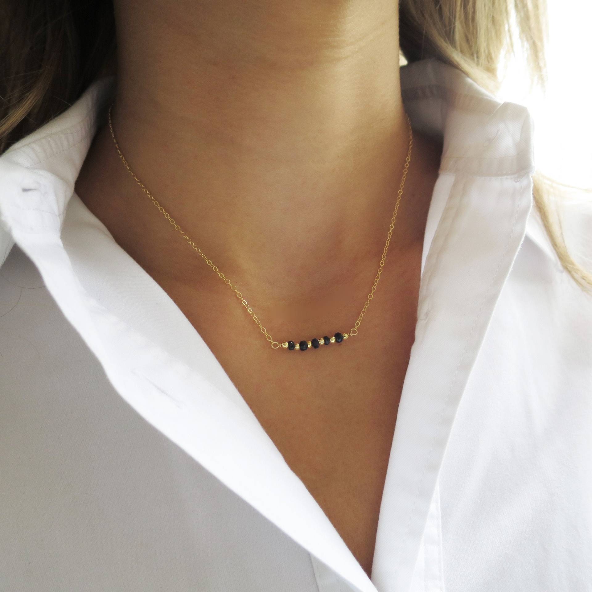 Gold Saphir Halskette, Zierliche Bar September Birthstone, Geschenk Für Sie, Geburtstag, Schmuck von LandonLacey