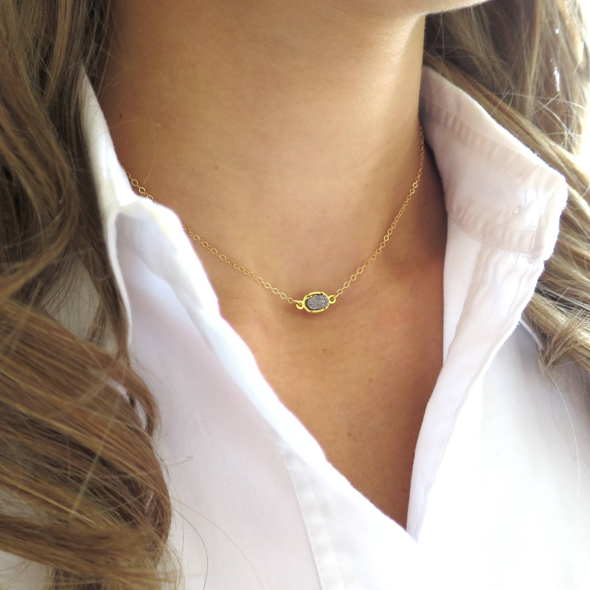 Zierliche Druzy Halskette, Graue Oval Kleine Druzy, Stein, Drusy Anhänger, Gold Zierliche Halskette von LandonLacey