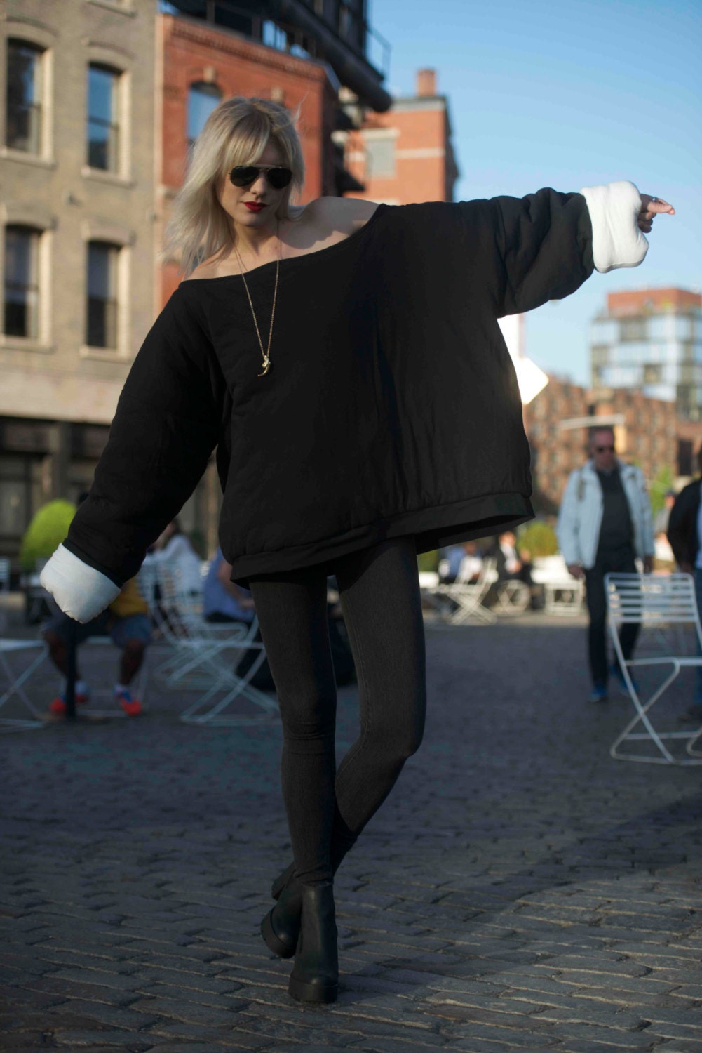 Übergroße Schwarz-Weiß Geschwollene Reversible Sweatshirt Übergroße Schwarz-Weiß Geschwollene Reversible Sweatshirt von Landru428Shop