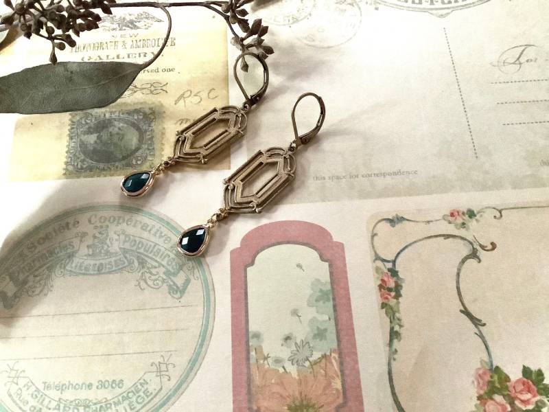 Schmuck-Geschenk-Geometric-Blue German Glass-Patina Messing Ohrringe von LaneyLou123