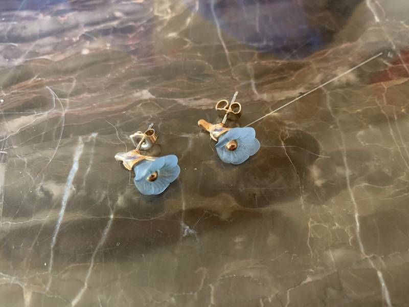 Baby Blaue Blume Nie Getragen Gold Ohrstecker Ohrringe True Vintage Zierliche Edel Gebürstetes Glas? #328 von LangleysCreations