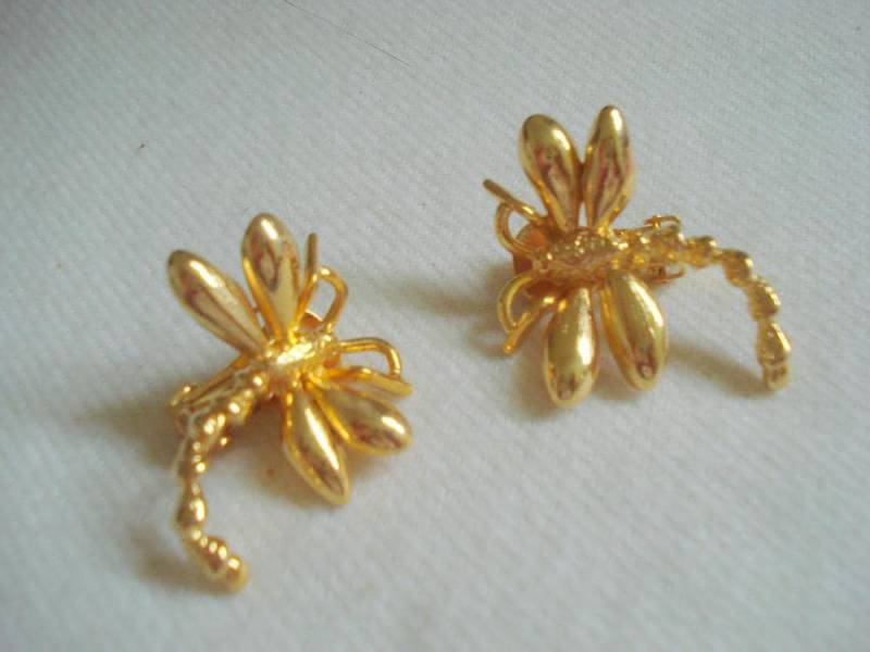 Große Dragonfly Ohrclips Ohrringe Goldfarben Designer Qualität Vintage Nie Getragen #308 von LangleysCreations