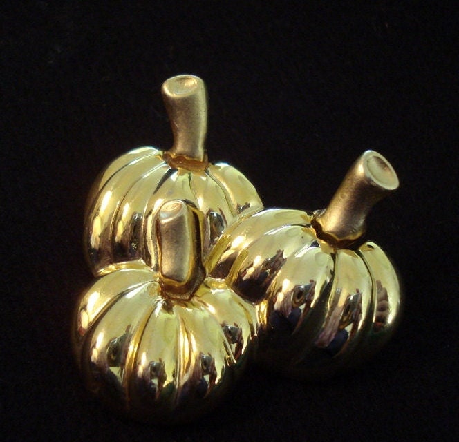 Kürbise True Vintage Pin Halloween Nie Getragen Brosche Gold-Ton Top Qualität Super Shine #619 von LangleysCreations