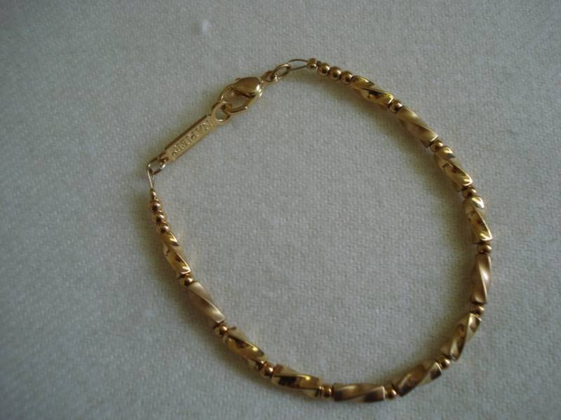 Napier Last One Designer Armband Goldfarben Signiert #64 von LangleysCreations