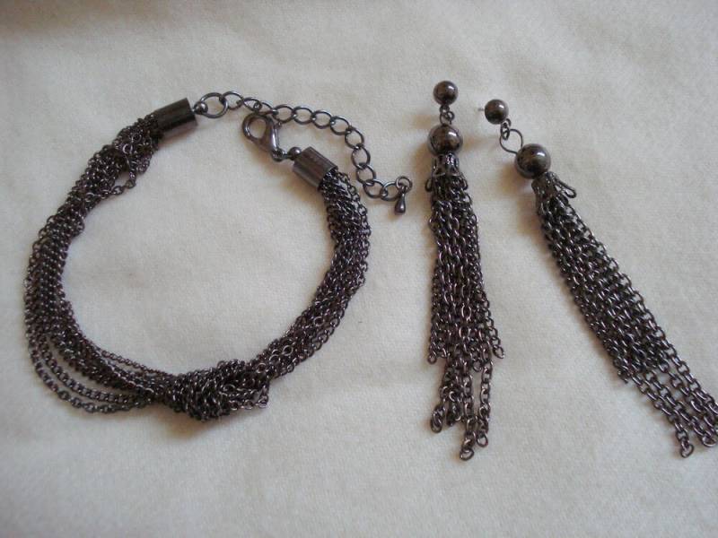 Quasten Und Ketten Passendes Armband Ohrringe Set - Nie Getragen Nur Gespeichert Grau-Schwarz-Silber Hämatit Nice #118 von LangleysCreations