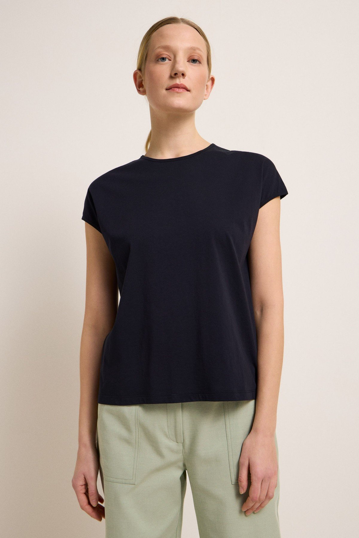 T-Shirt mit überschnittener Schulter von Lanius