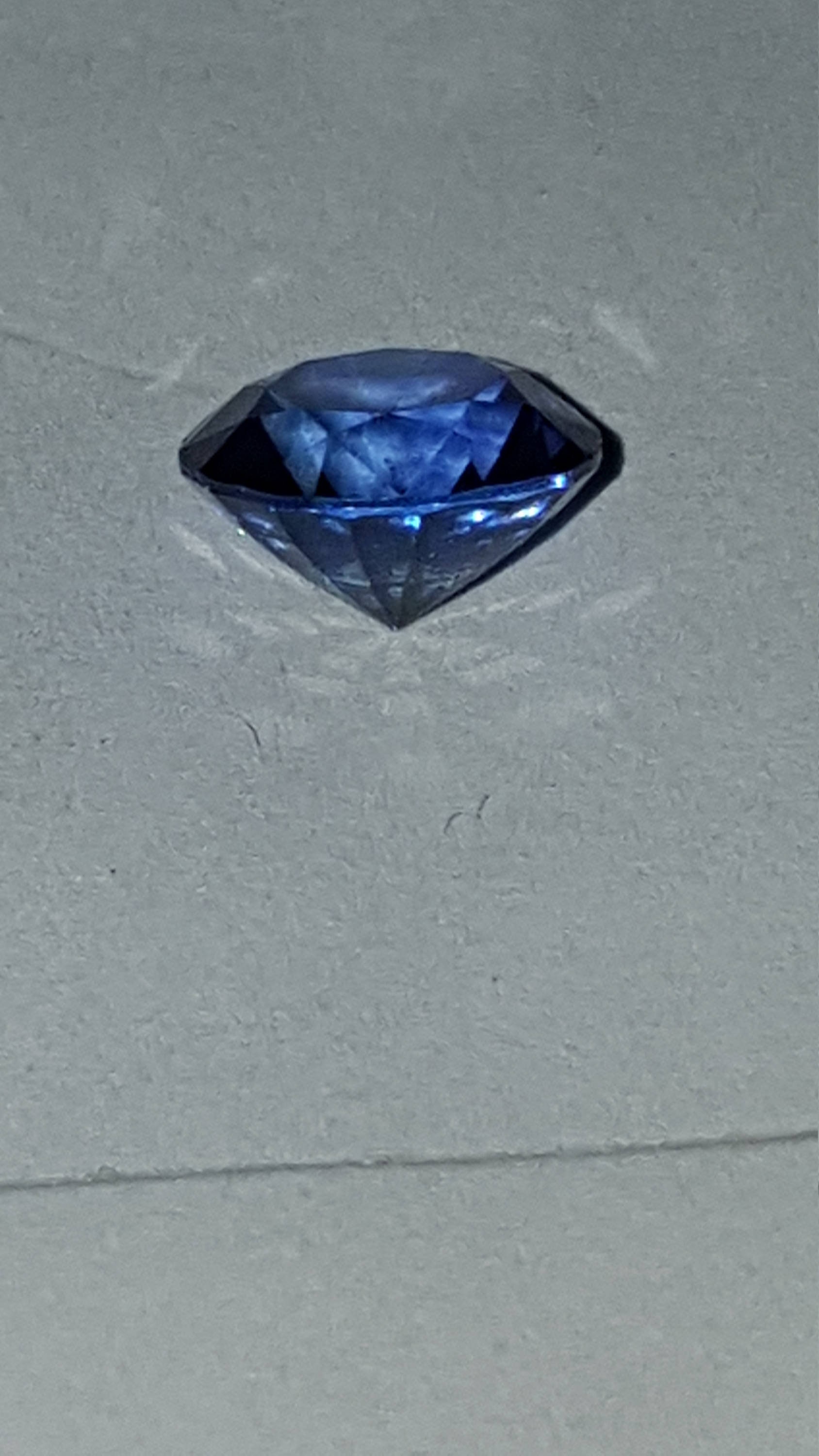 Natürlicher Erdgeist Blauer Saphir Aus Sri Lanka Natürlicher Erdgeist Blauer Saphir Aus Sri Lanka von LankaGemsAndJeweller