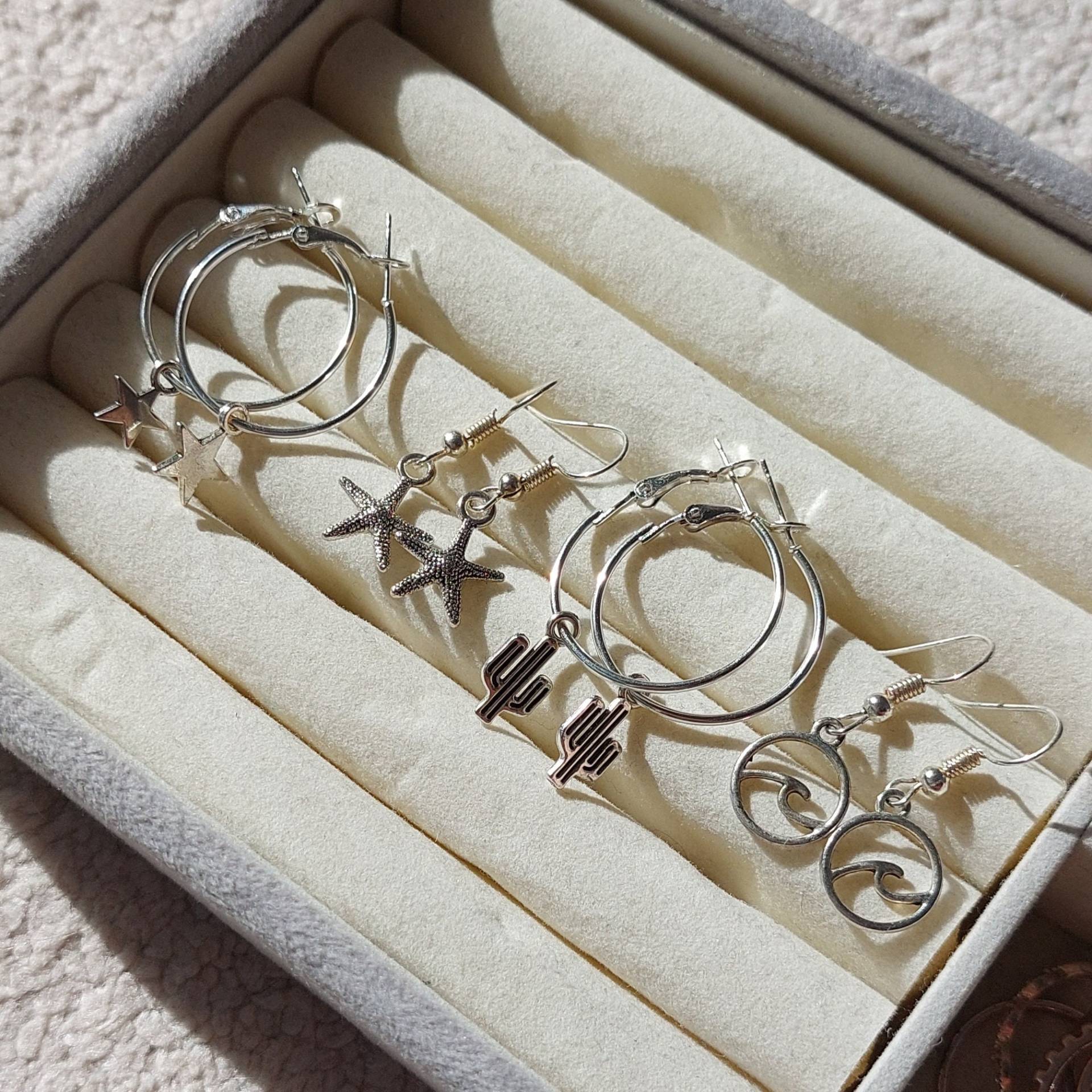 Charm Anhänger Und Tropfen Ohrringe, Kaktus Schmuck, Welle Charme, Stern, Seestern, Silber Creolen, Baumeln Ohrringe Charm Anhänger Und Tropfen Ohrringe, Kaktus Schmuck, Welle Charme, Stern, Seestern, Silber Creolen, Baumeln Ohrringe von Lanneaux