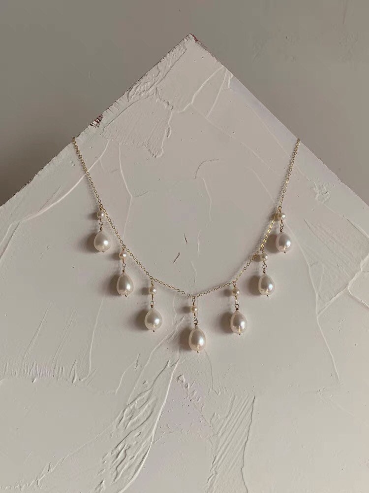 14K Gold Gefüllte Süßwasser Perlen Frankreich Stil Spitzenhalskette. Mehrschichtige Baumelnde Perlenkette. Hochzeit Halskette. Braut 14K Gold Gefüllte Süßwasser Perlen Frankreich Stil Spitzenhalskette. Mehrschichtige Baumelnde Perlenkette. Hochzeit Halskette. Braut von Lansattic