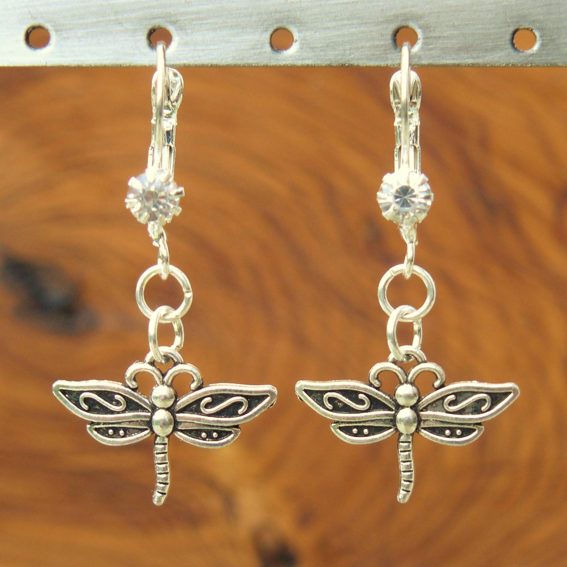 Silberfarbene Libellen Ohrringe Mit Strass Ohrhaken. Geschenk Verpackt & Etikettiert Silberfarbene Libellen Ohrringe Mit Strass Ohrhaken. Geschenk Verpackt & Etikettiert von LanternCavern