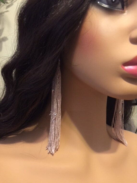 Lange Rosa Quastenohrringe, Spitze, Seide Quasten, Langen Boho Ohrringe, Ohrhänger, Hochzeitsohrringe, Abend Tragen Lange Rosa Quastenohrringe, Spitze, Seide Quasten, Langen Boho Ohrringe, Ohrhänger, Hochzeitsohrringe, Abend Tragen von Lanyes