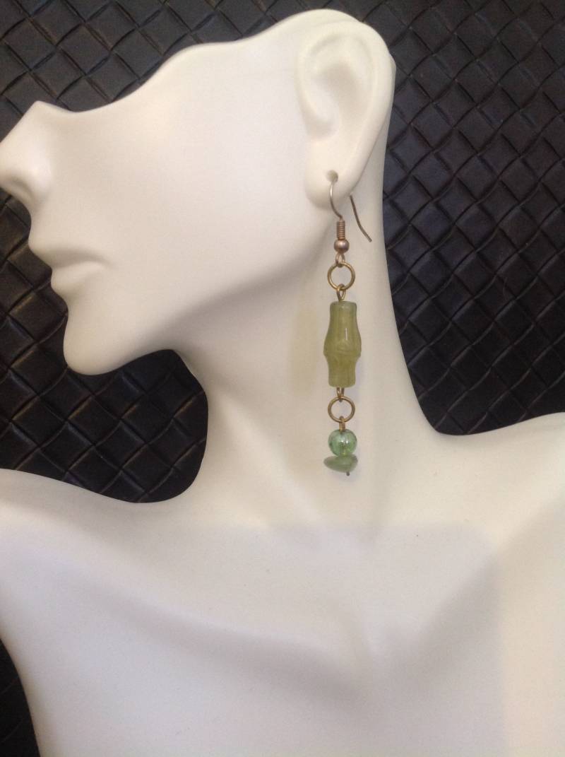Oliv-Grün Ohrringe, Coke Flasche Look, Lime Grün Hängende Form Grüne Perle Oliv-Grün Ohrringe, Coke Flasche Look, Lime Grün Hängende Form Grüne Perle von Lanyes