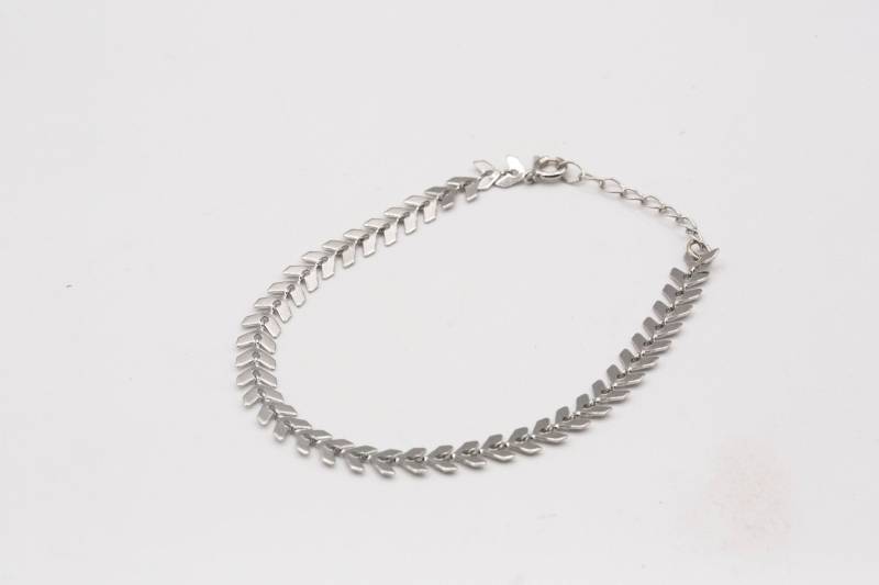 Silber Boho Chevron Fußkettchen, Fishbones Zierliches Pfeil Minimal Sommer Fußschmuck von LaobabDesign