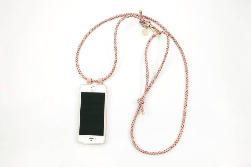 Romy, Handykette Aus Geflochtenem Leder - Rosé Für Iphone 14/15/16, Plus/Pro/Max, Alle Größen Romy, Handykette Aus Geflochtenem Leder - Rosé Für Iphone 14/15/16, Plus/Pro/Max, Alle Größen von Lapaporter