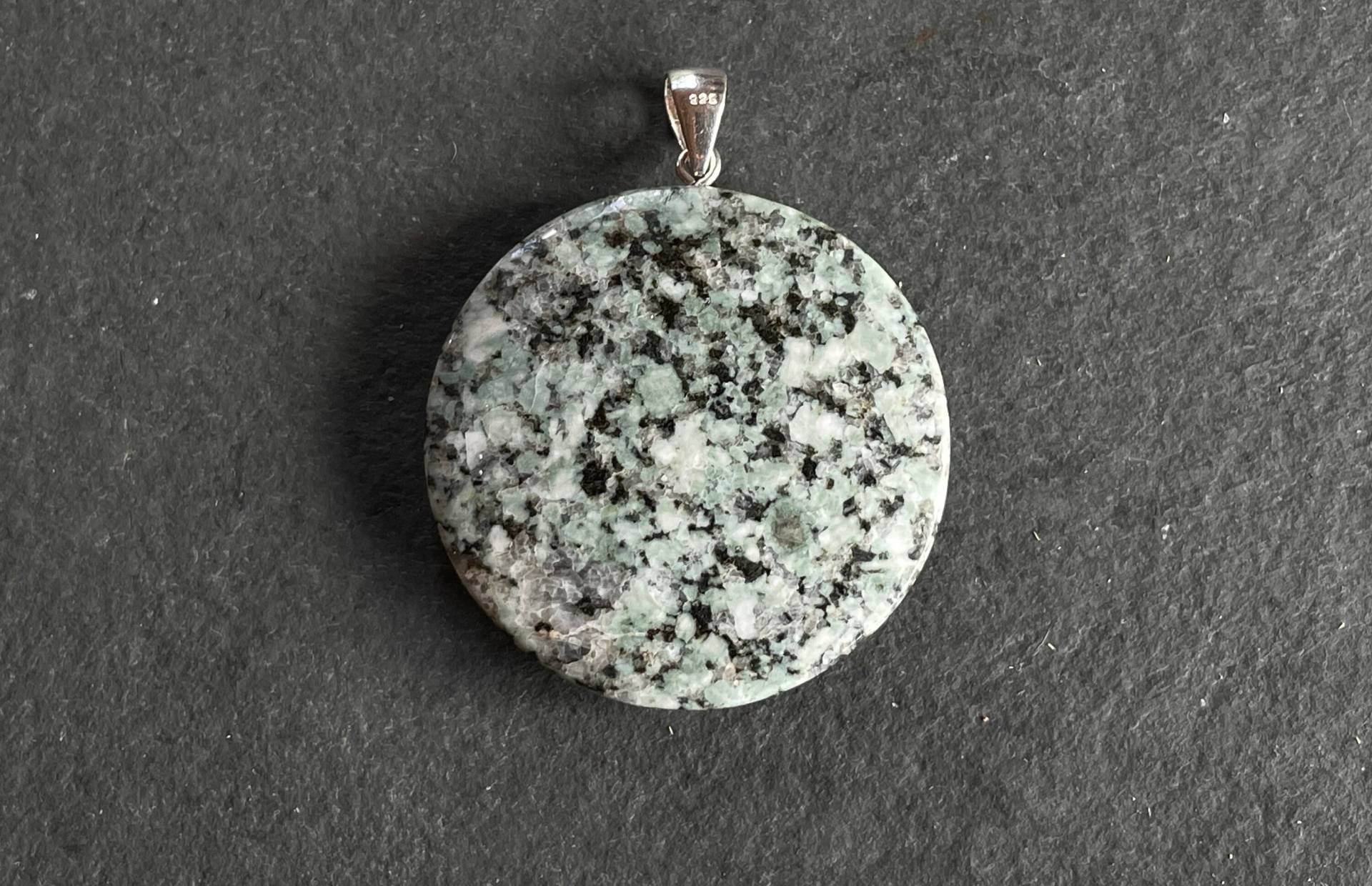 Juliergranit-Anhänger | Handgeschliffen, Unikat 925 Silberöse Cabochon Aus Dem Oberengadin , Schweiz Naturstein Schmuck von LapidariumWierer