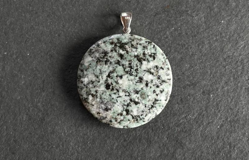 Juliergranit-Anhänger | Handgeschliffen, Unikat 925 Silberöse Cabochon Aus Dem Oberengadin , Schweiz Naturstein Schmuck von LapidariumWierer