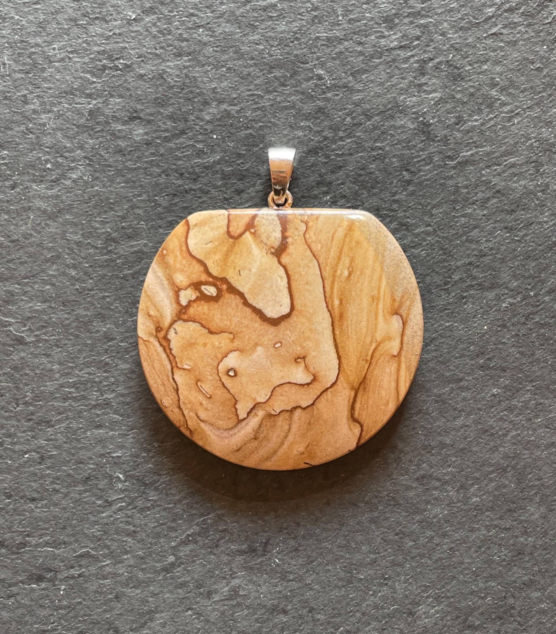 Rhyolith Anhänger | „Landschaftsjaspis" | Handgeschliffen, Unikat Cabochon Aus Rheinland Pfalz, Deutschland 925 Silberöse Rhyolith Anhänger | „Landschaftsjaspis" | Handgeschliffen, Unikat Cabochon Aus Rheinland Pfalz, Deutschland 925 Silberöse von LapidariumWierer
