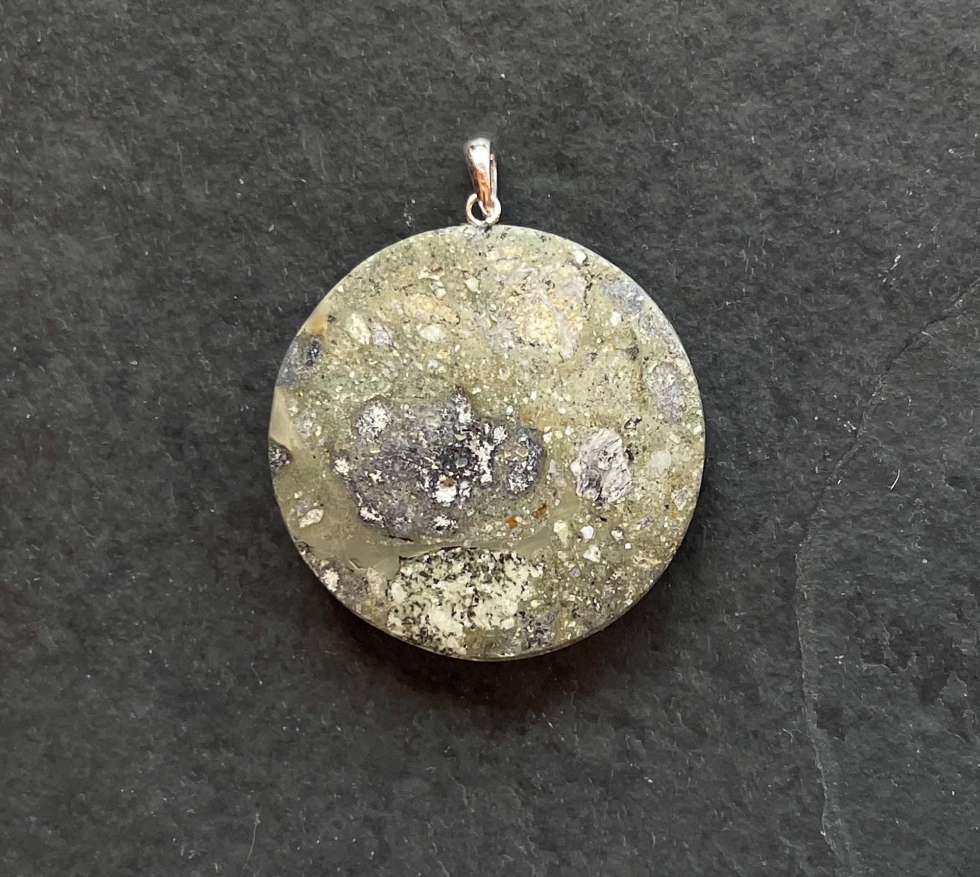 Suevit-Anhänger | Handgeschliffen, Unikat 925 Silberöse Cabochon Aus Dem Nördlinger Ries, Deutschland Schwabenstein Suevit-Anhänger | Handgeschliffen, Unikat 925 Silberöse Cabochon Aus Dem Nördlinger Ries, Deutschland Schwabenstein von LapidariumWierer