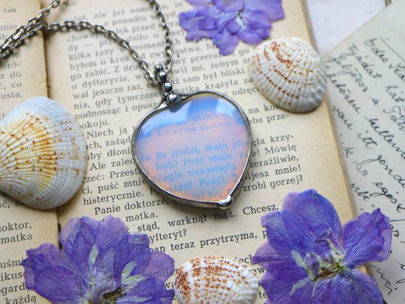 Opalith Moon Heart Halskette Handgefertigter Boho Kristallanhänger von LapisGlassArt