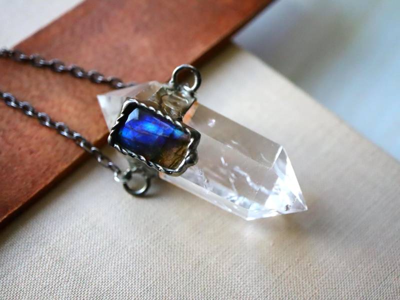 Quarz Crystal Point Halskette, Blauer Labradorit Anhänger Geschenk Für Sie von LapisGlassArt