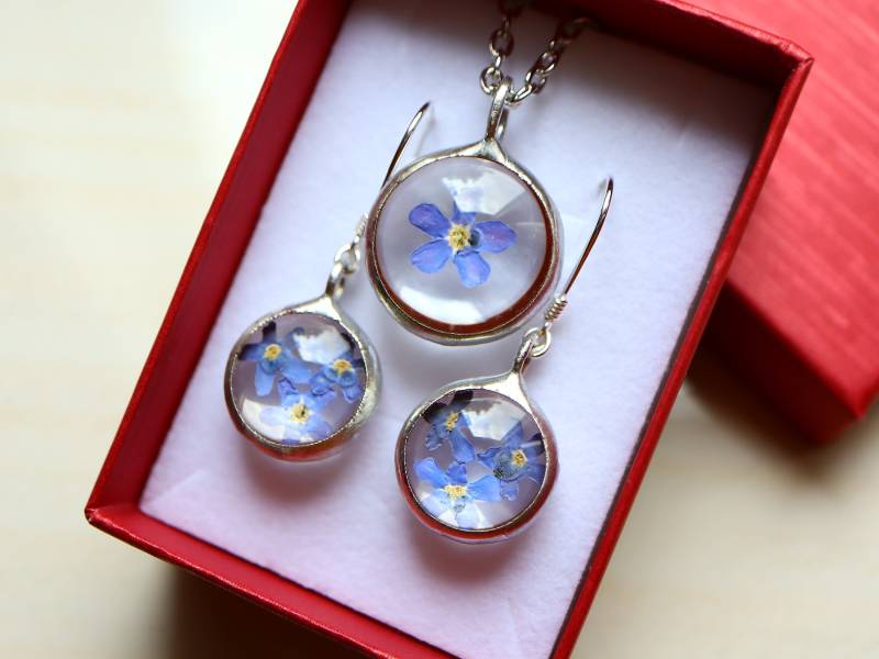 Gepresste Vergissmeinnicht Blumen Schmuck Set, Geschenk Eco Zinn Halskette + Ohrringe von LapisGlassArt