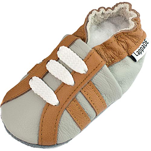 Lappade Sport grau braun Wildleder Jungen Sportsneaker Lederpuschen Hausschuhe Krabbelschuhe Baby Lauflernschuhe mit Ledersohle (Gr. 21/22 EU L, Art. 118) von Lappade