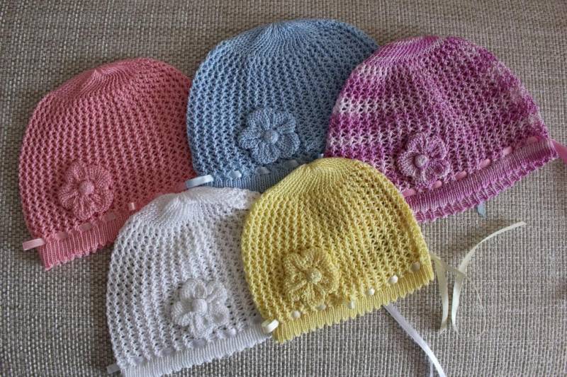 Baumwolle Strick Baby Sonnenhut Mit Häkelblume Baumwolle Strick Baby Sonnenhut Mit Häkelblume von LaraKnitStudio
