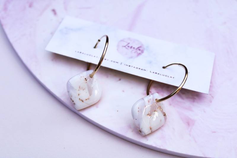 Weiß & Gold Marmor Creolen | 14K Filled Und Polymer Clay Ohrringe Handgefertigte Laralu Clauy von LaraluClay