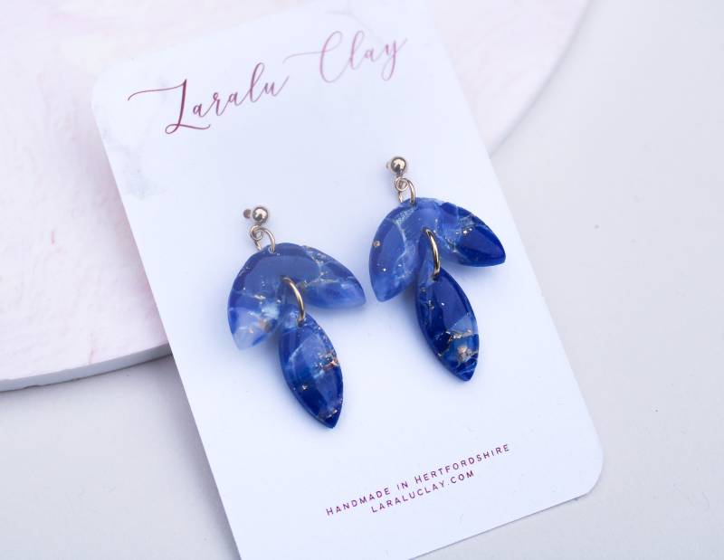 Gold Gefüllt Und Blau Ohrringe | Filled Polymer Clay Handarbeit Hübsche Zierliche Schmuckstücke Braut Saphir von LaraluClay