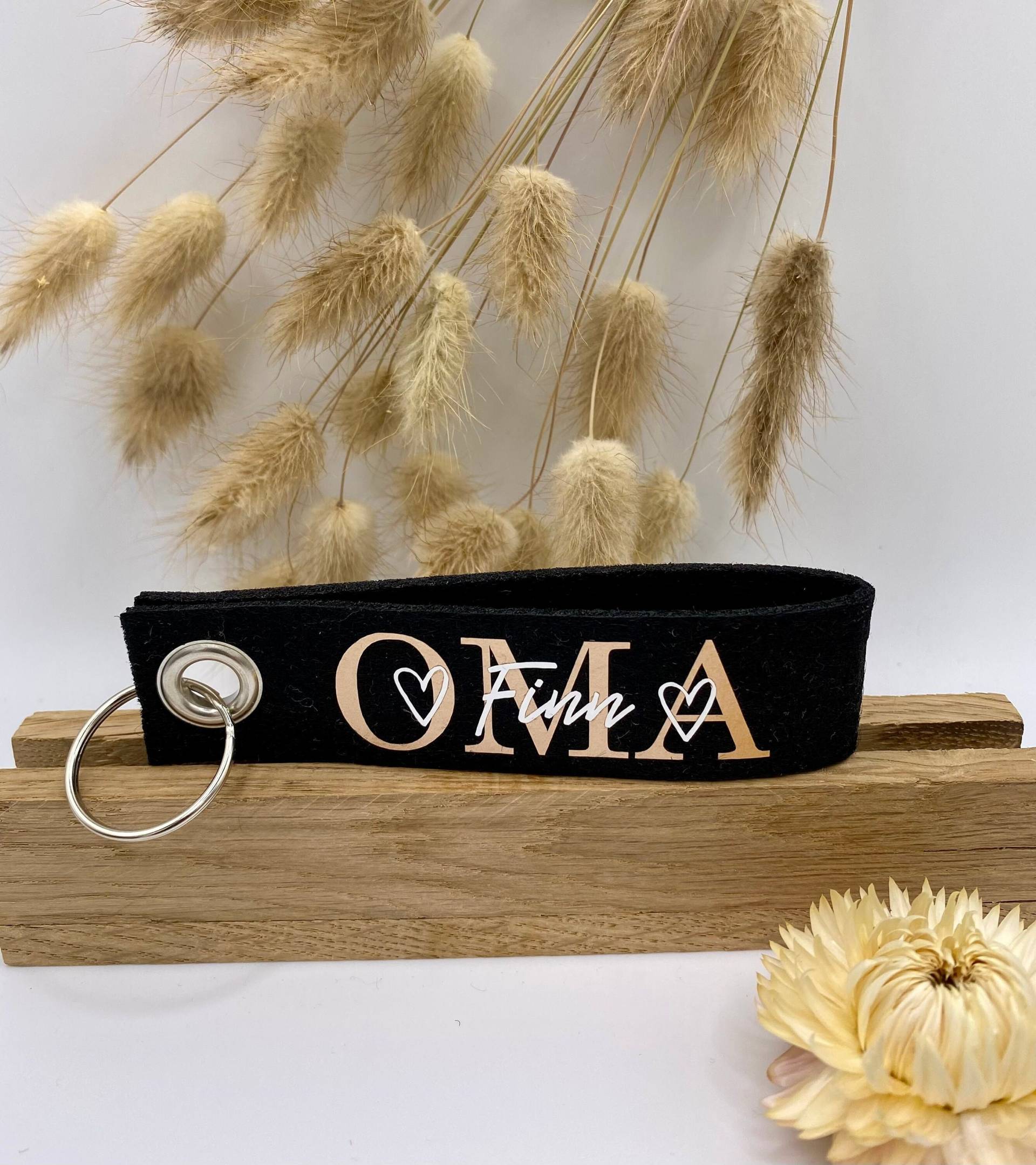 Schlüsselanhänger Personalisiert Aus Filz Oma Mit Namen/Schlüsselband Namensanhänger Geburtstagsgeschenk Individuelles Geschenk von LarasLovelyLife